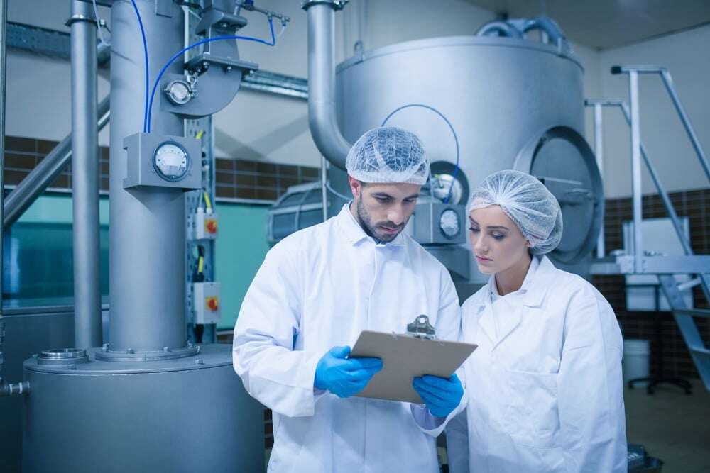 Food20technicians20working20together20in20a20food20processing20plant-3