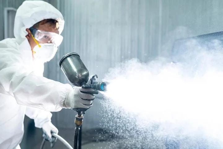 Pillar_SDS_Blog_worker-paintin-car-with-paint-spray-gun-wearing-protective-equipment-3