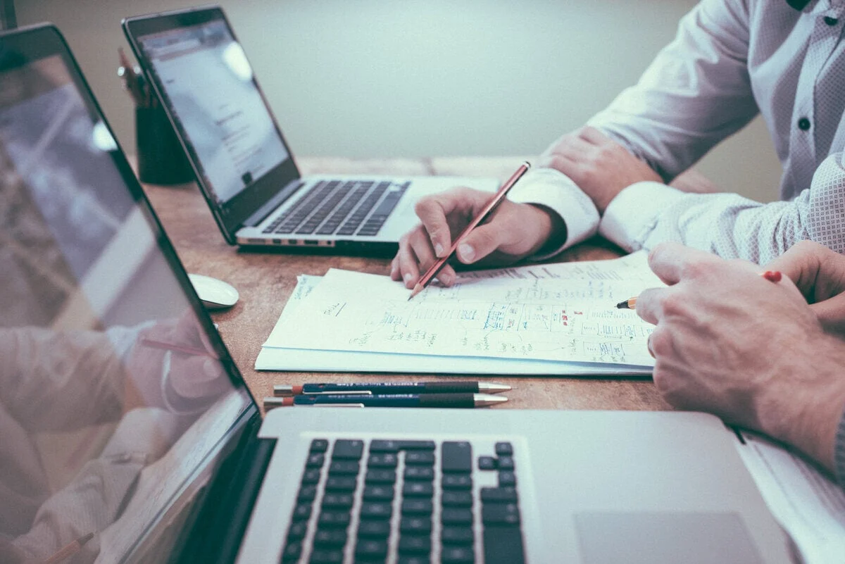 employees20manage20safety20documents-14